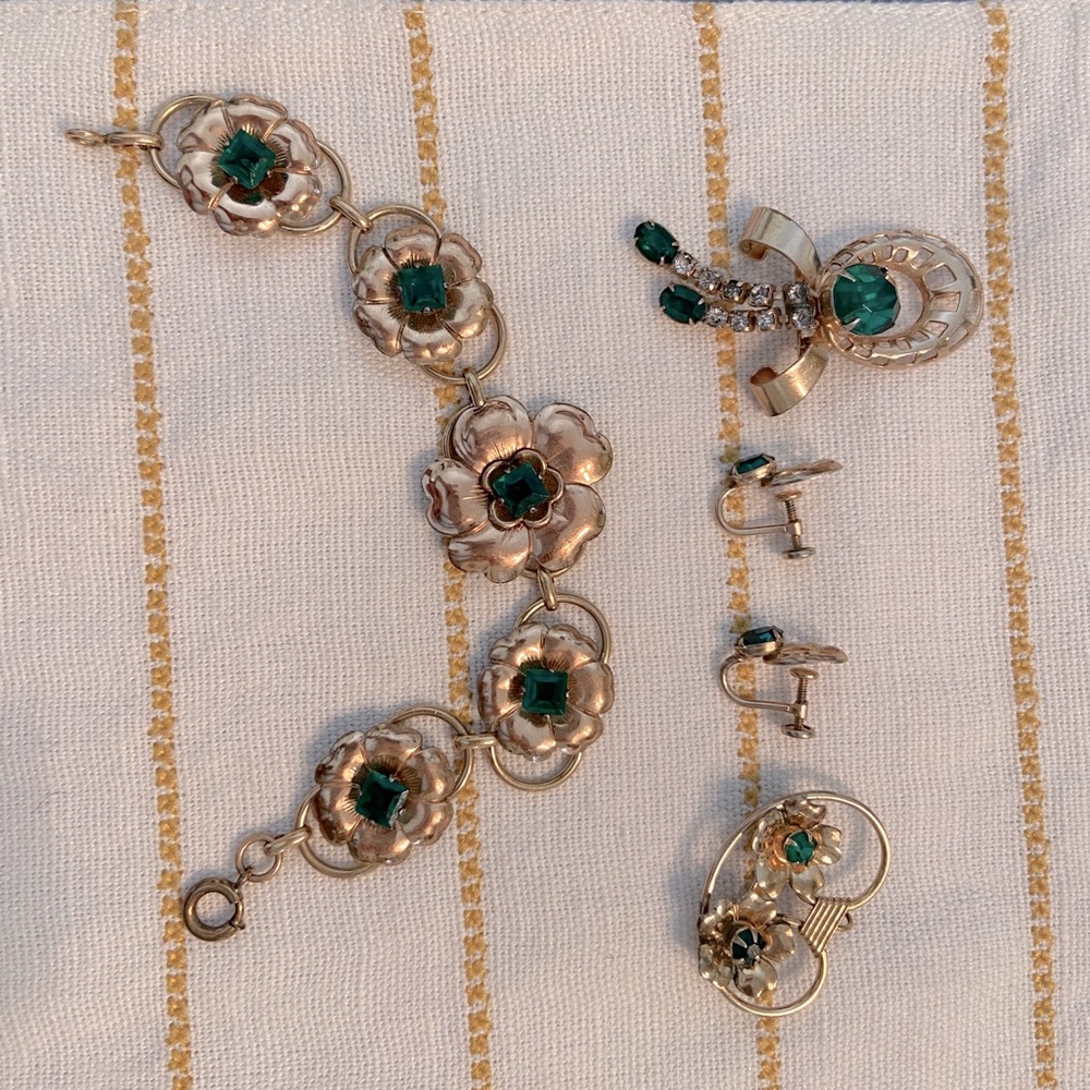 Scitarelli matching set with emerald green stones